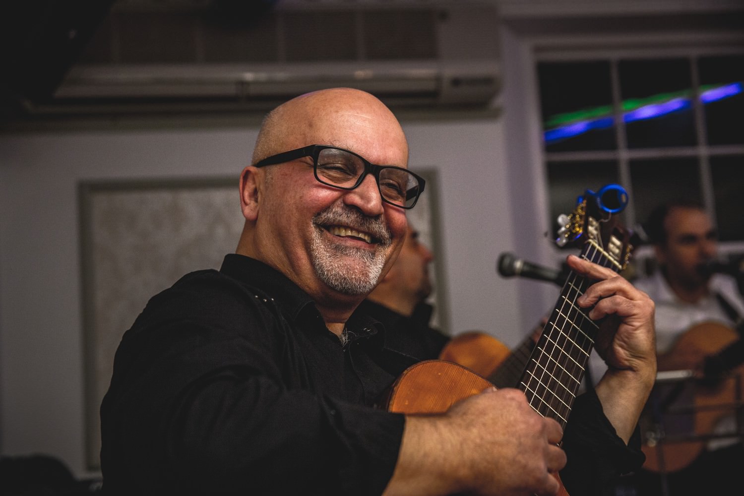 Relaxed wedding photography at Belair House, London