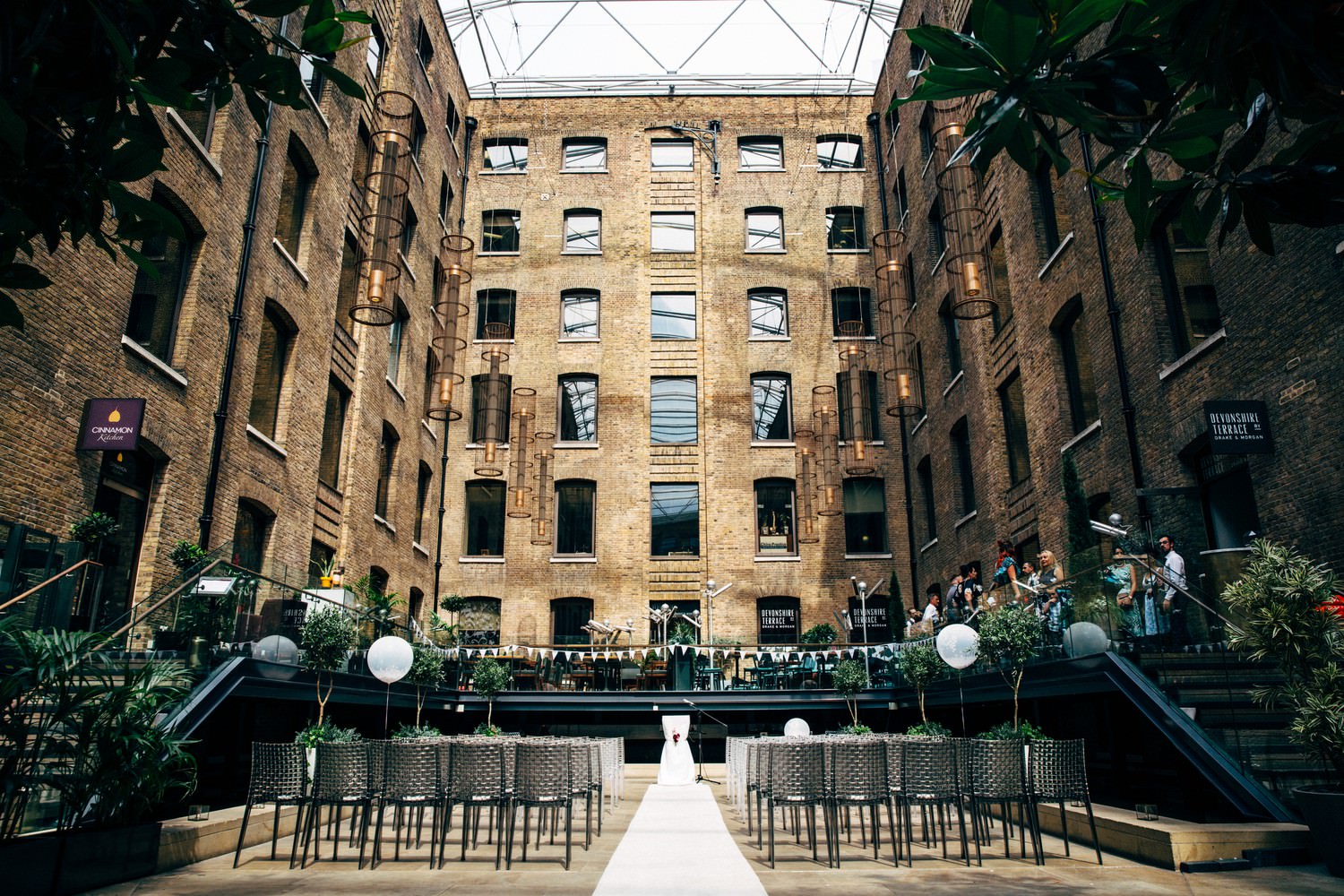 Relaxed urban wedding photography at Devonshire Terrace, London