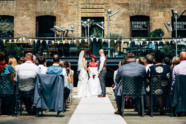 Relaxed urban wedding photography at Devonshire Terrace, London
