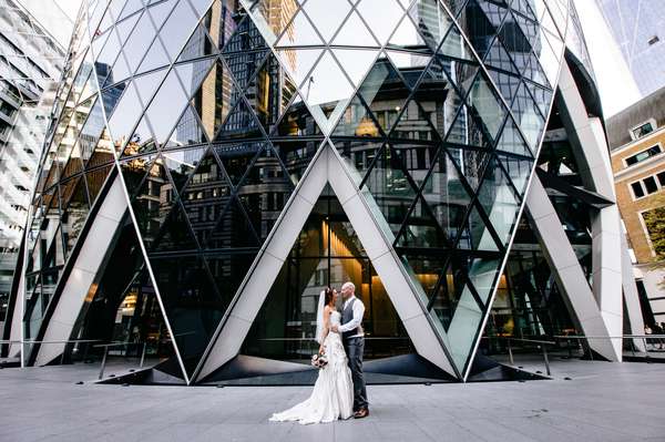 Relaxed urban wedding photography at Devonshire Terrace, London