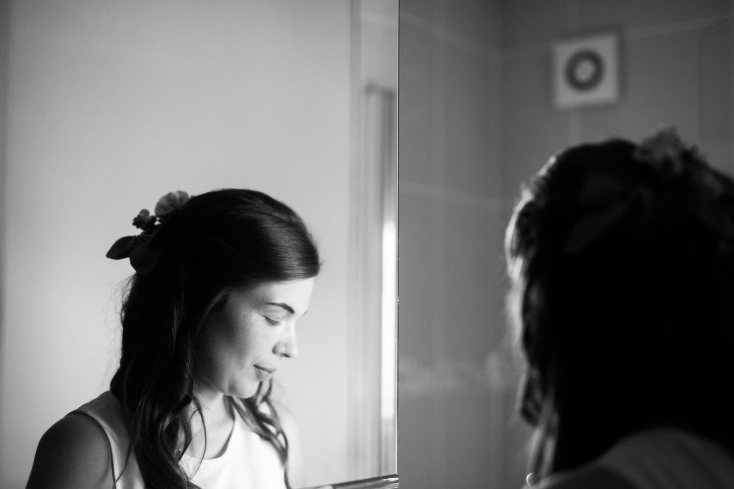 Relaxed pub wedding photography in Edinburgh