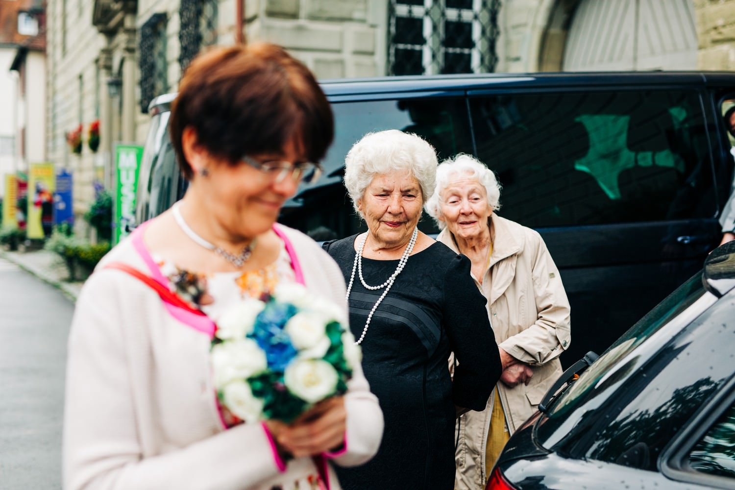Relaxed elopement and small ceremony wedding photography in Edinburgh