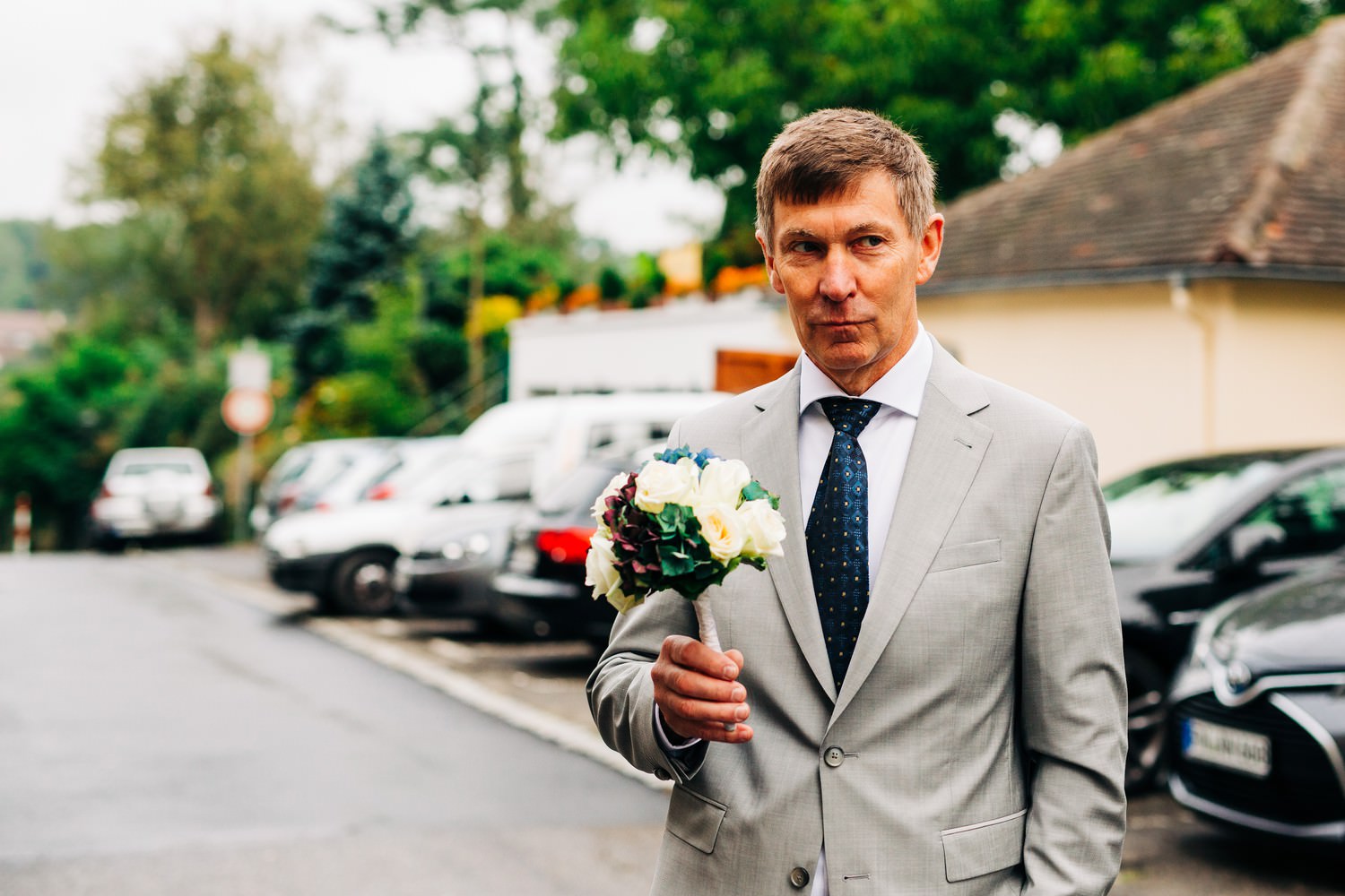 Relaxed elopement and small ceremony wedding photography in Edinburgh