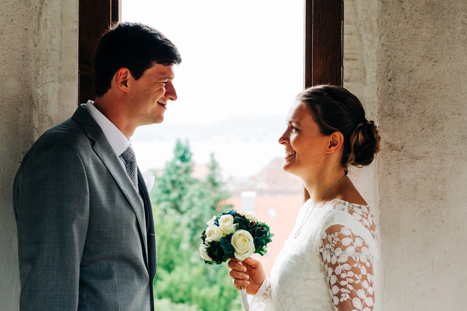 Relaxed elopement and small ceremony wedding photography in Edinburgh