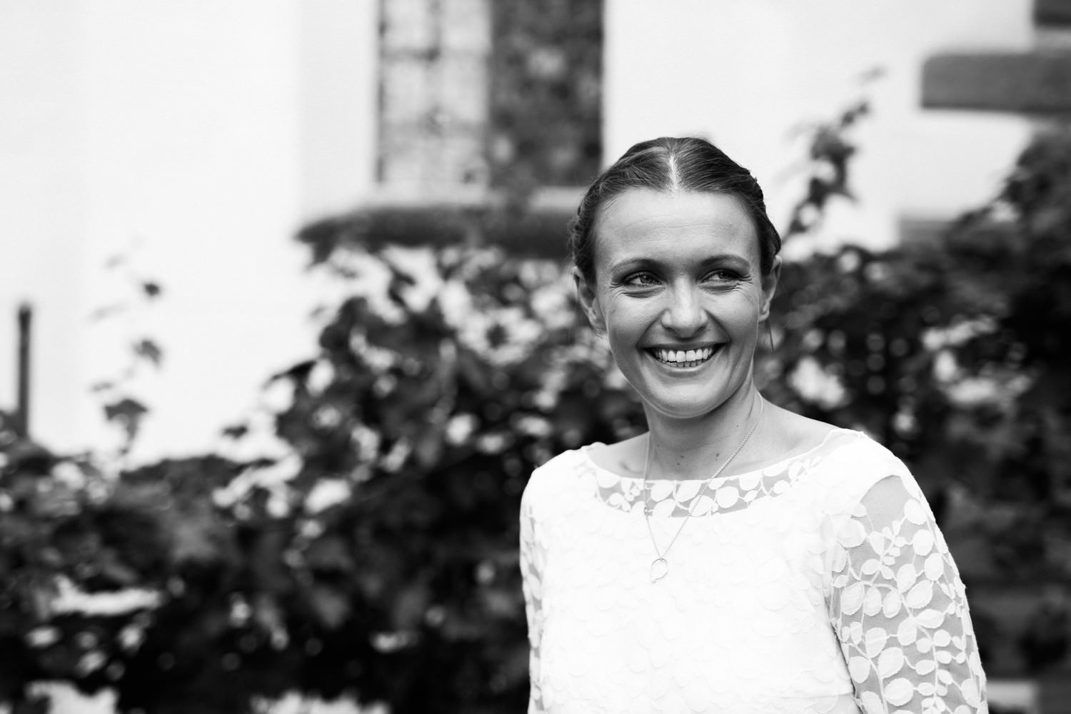 Relaxed elopement and small ceremony wedding photography in Edinburgh