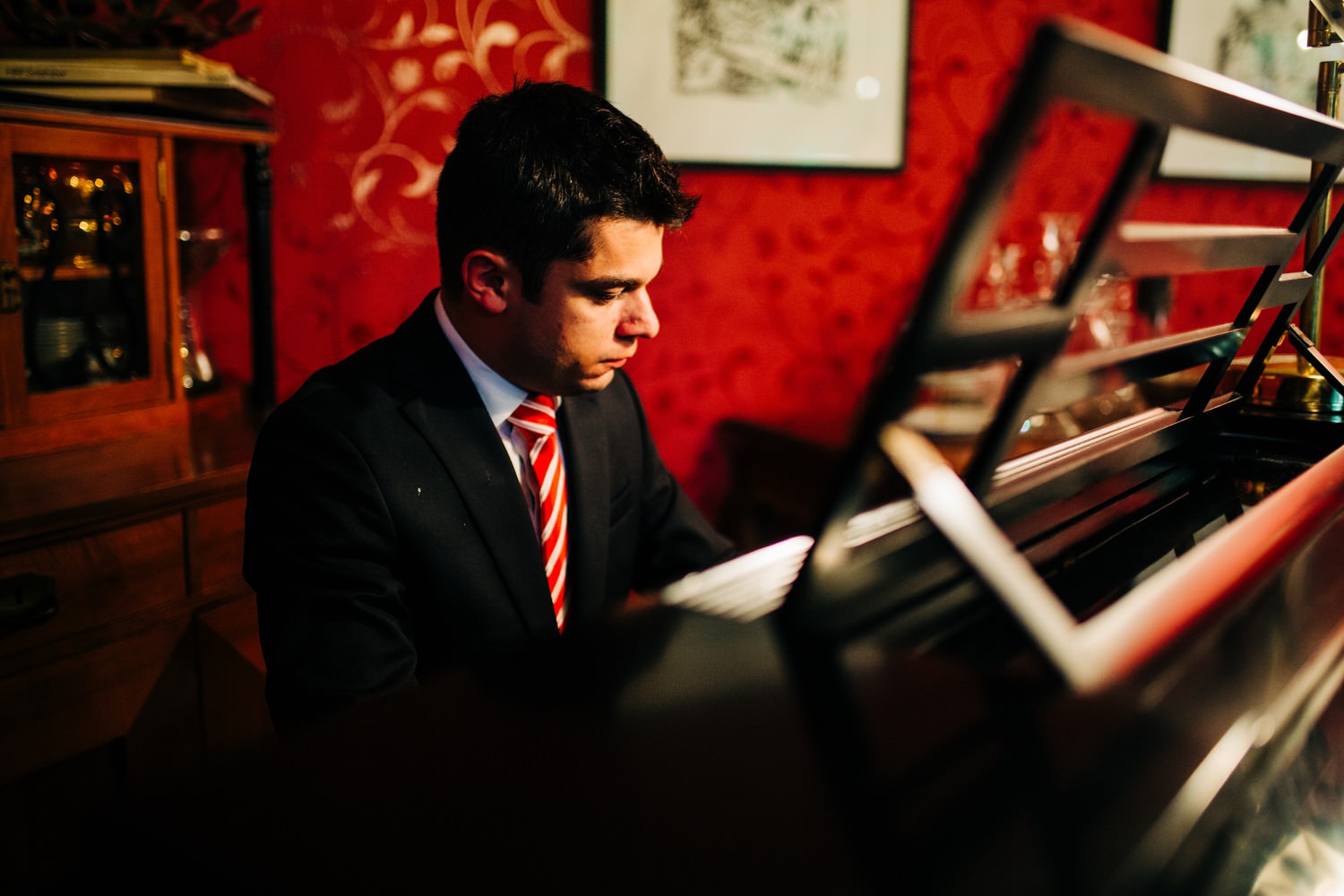 Relaxed elopement and small ceremony wedding photography in Edinburgh