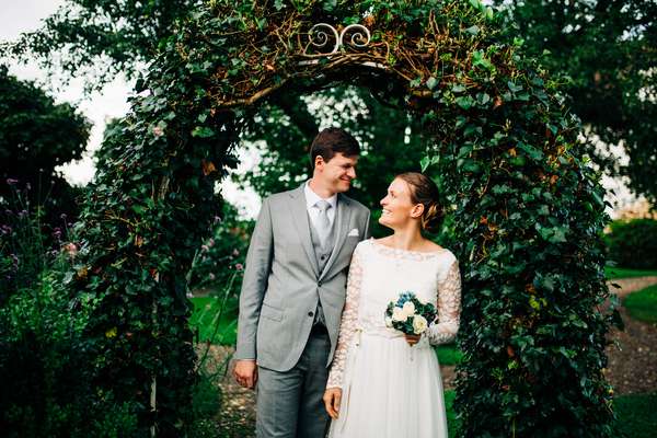 Relaxed elopement and small ceremony wedding photography in Edinburgh